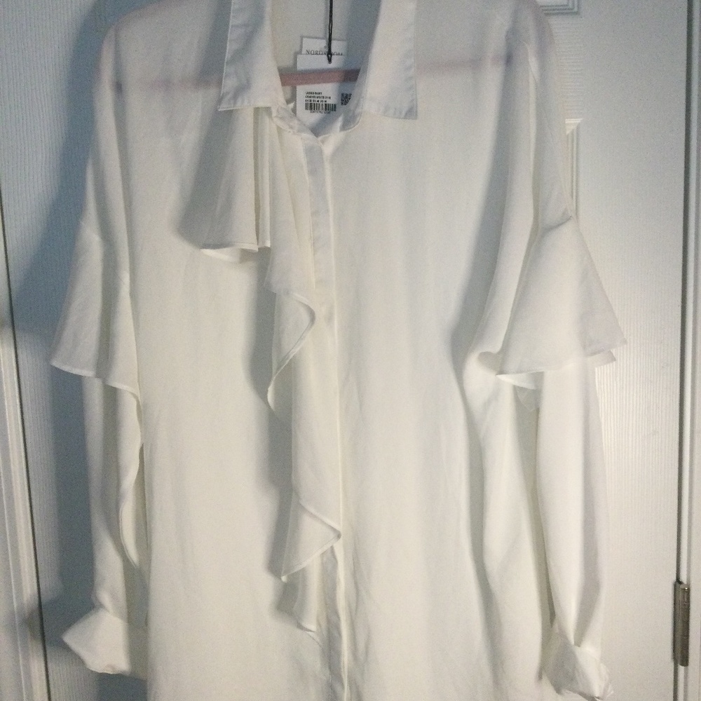 White blouse with ruffled sleeves